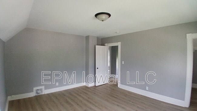 Building Photo - 949 13th St