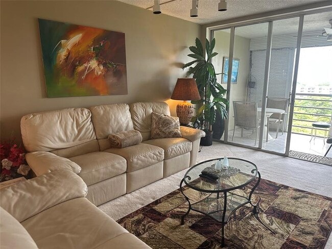Foto del edificio - 605 Oaks Dr