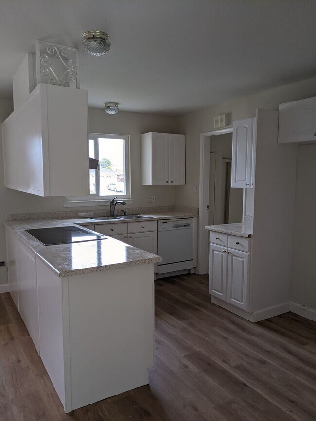 Foto del edificio - 3 br, 2 bath House - 6632 RAINBOW DRIVE