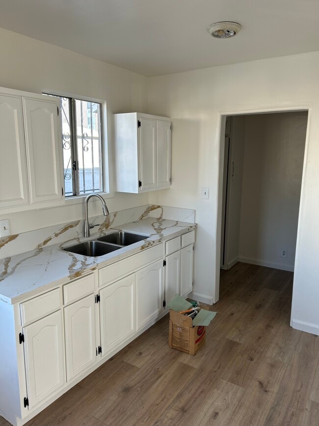 Kitchen - 422 W Laurel St