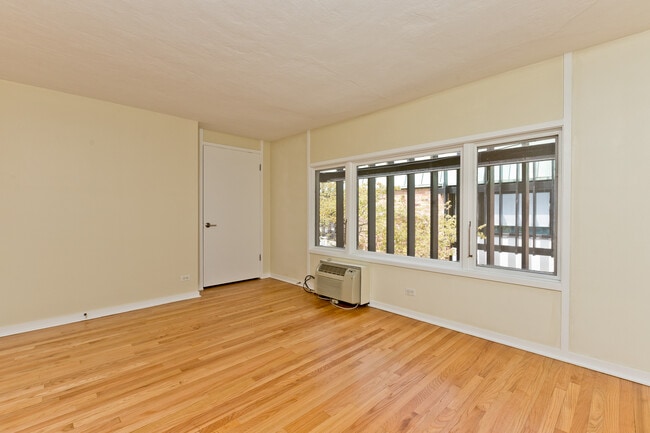 Building Photo - 588 W Hawthorn Pl