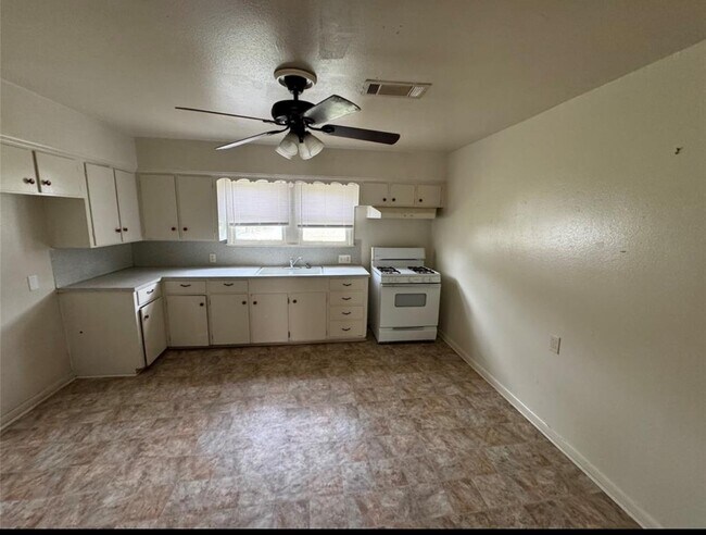 Building Photo - 500 Tanner Ave