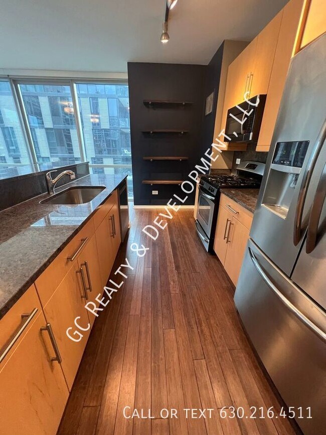 Building Photo - ***THE EMERALD / WEST LOOP LOCATION / 2 BD...