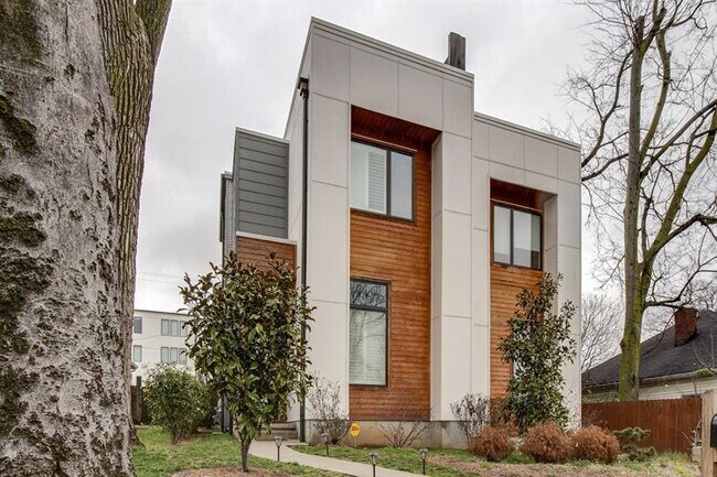 Building Photo - 744 Alloway St