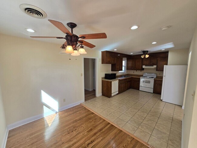 Foto del edificio - HOUSE AVAILABLE NOW IN  N. PRINCE GEORGE - ***MUST VIEW BEFORE YOU CAN APPLY***