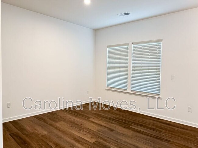 Foto del edificio - 345 Bucklebury Rd