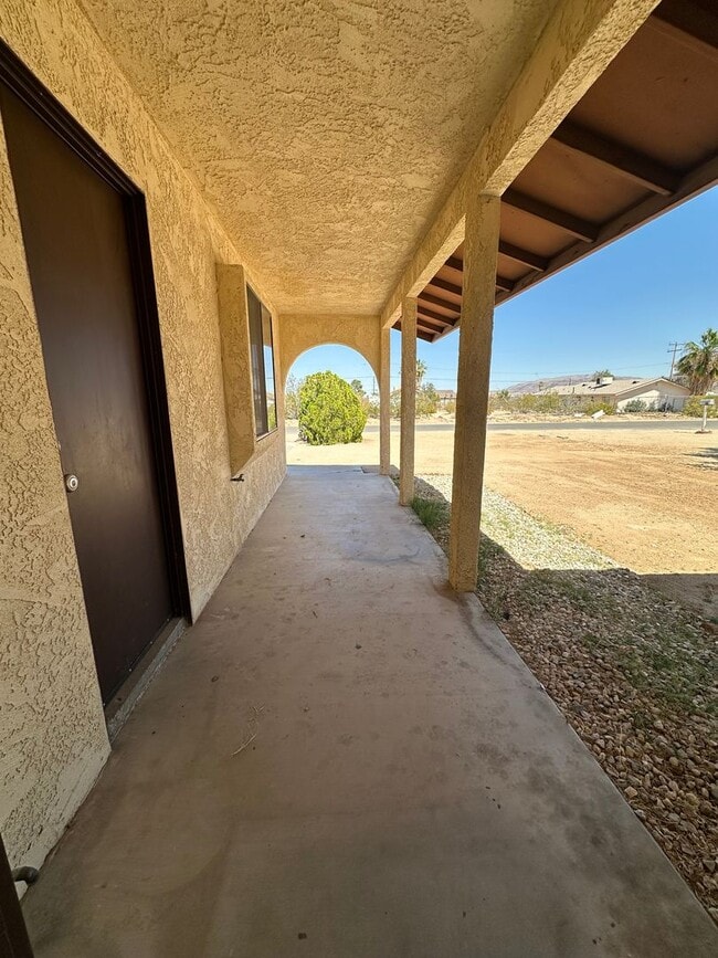 Building Photo - Welcome to this 2 bedroom 1 bath home!
