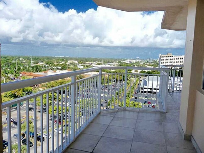 Building Photo - 18011 Biscayne Blvd