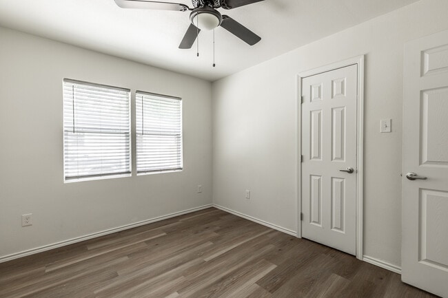 Building Photo - 3112 Cross Cir