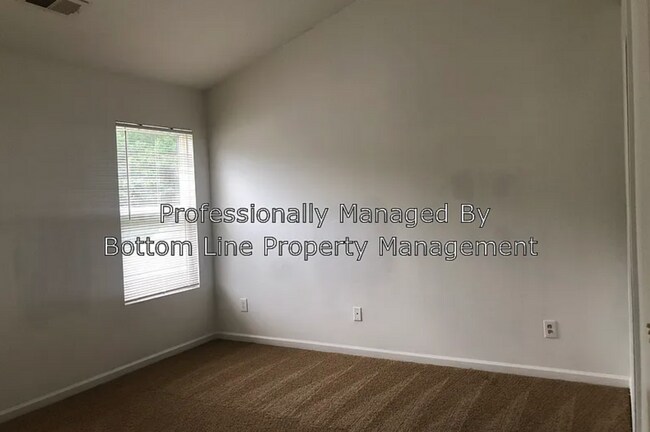 Foto del edificio - Spacious 3 Bedroom Home! New and renovated
