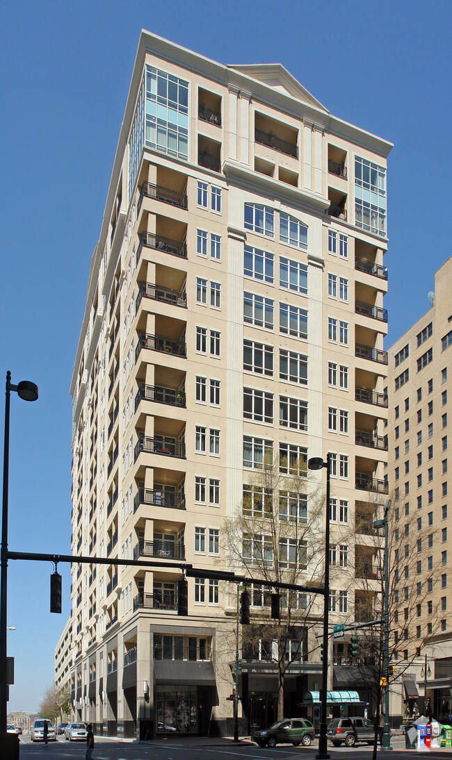 Building Photo - 230 S Tryon St