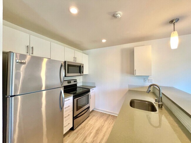 Building Photo - Great Condo For Rent