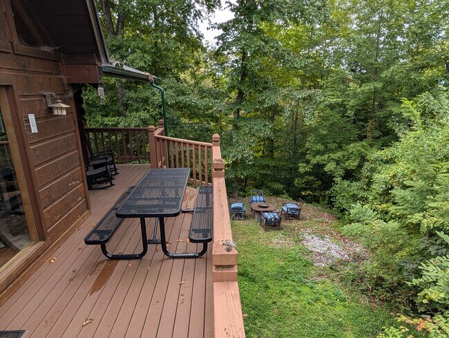 Building Photo - 2420 Sylvan Glen Way