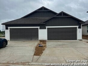 Building Photo - 121 Nespral Dr