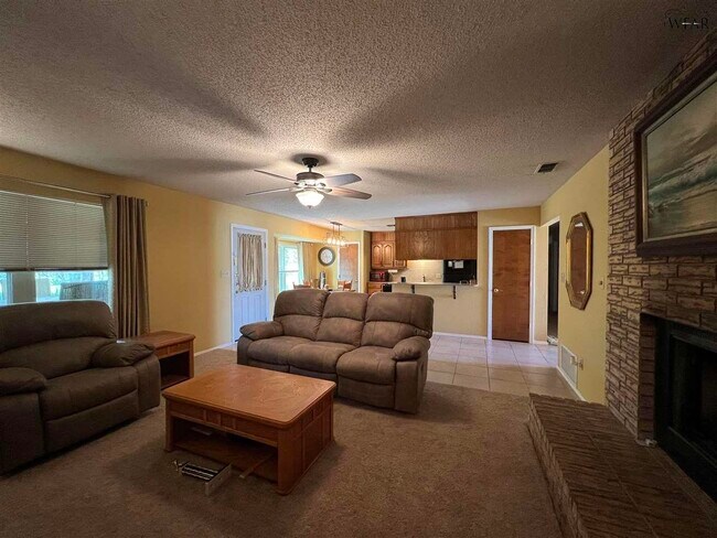 Foto del edificio - 2108 Selma Dr