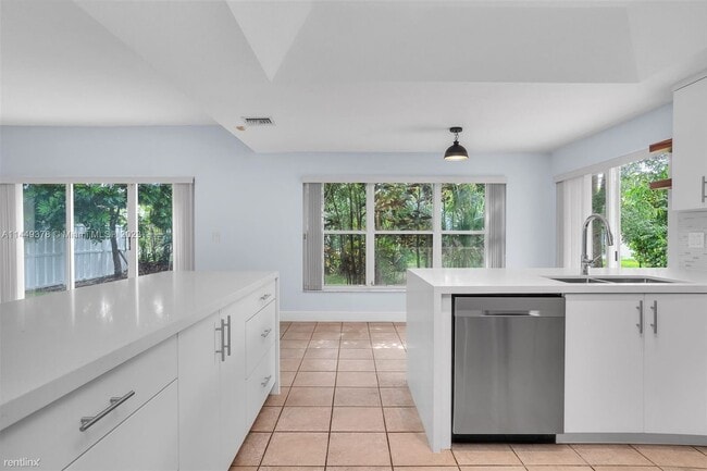 Foto del edificio - 4 br, 3 bath House - Heftler Homes At Pemb...