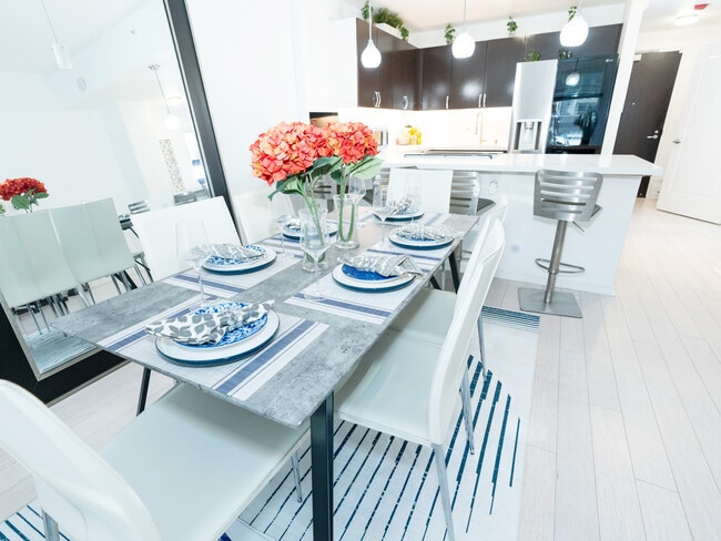 ¡Disfrútalo! ¡Totalmente amueblado y nuevo! - 88 King St