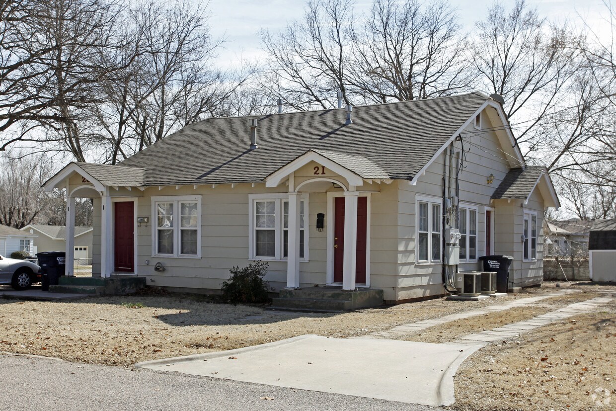 Primary Photo - 17-23 E Emmett St