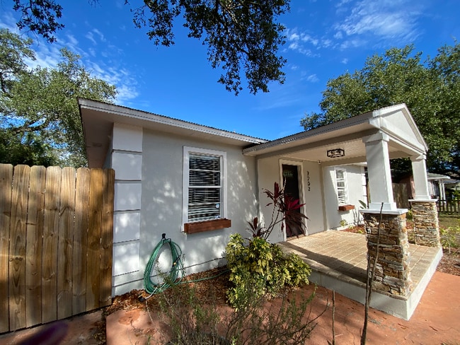 Building Photo - 3203 W Hartnett Ave