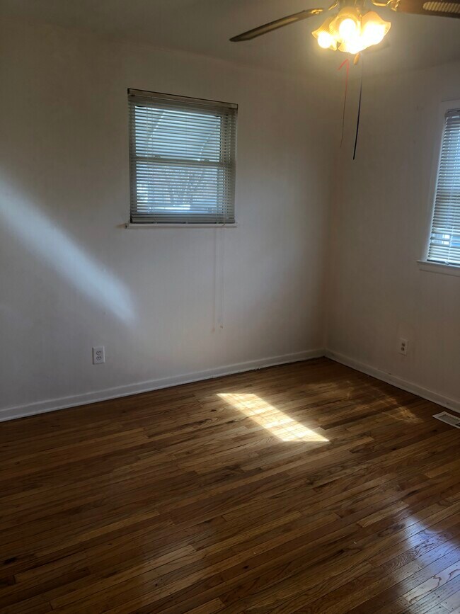 Foto del edificio - 37 Larkin Rd