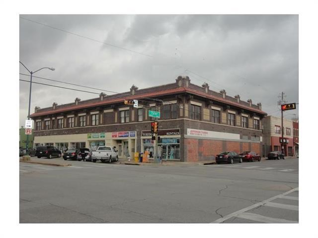 Foto principal - 907 W Jefferson Blvd
