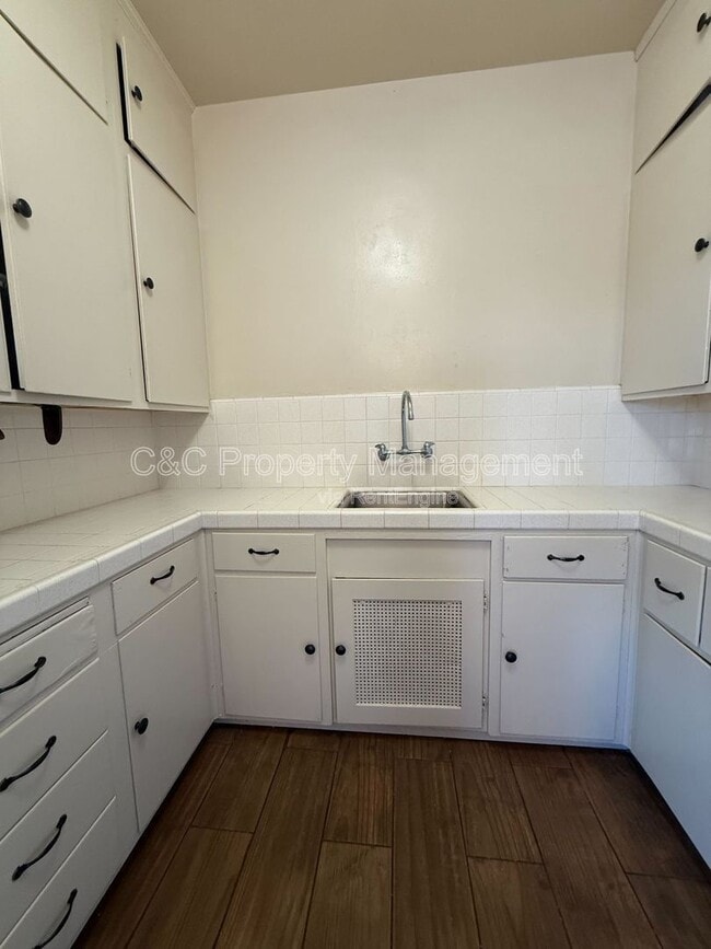 Building Photo - 335 Soledad St