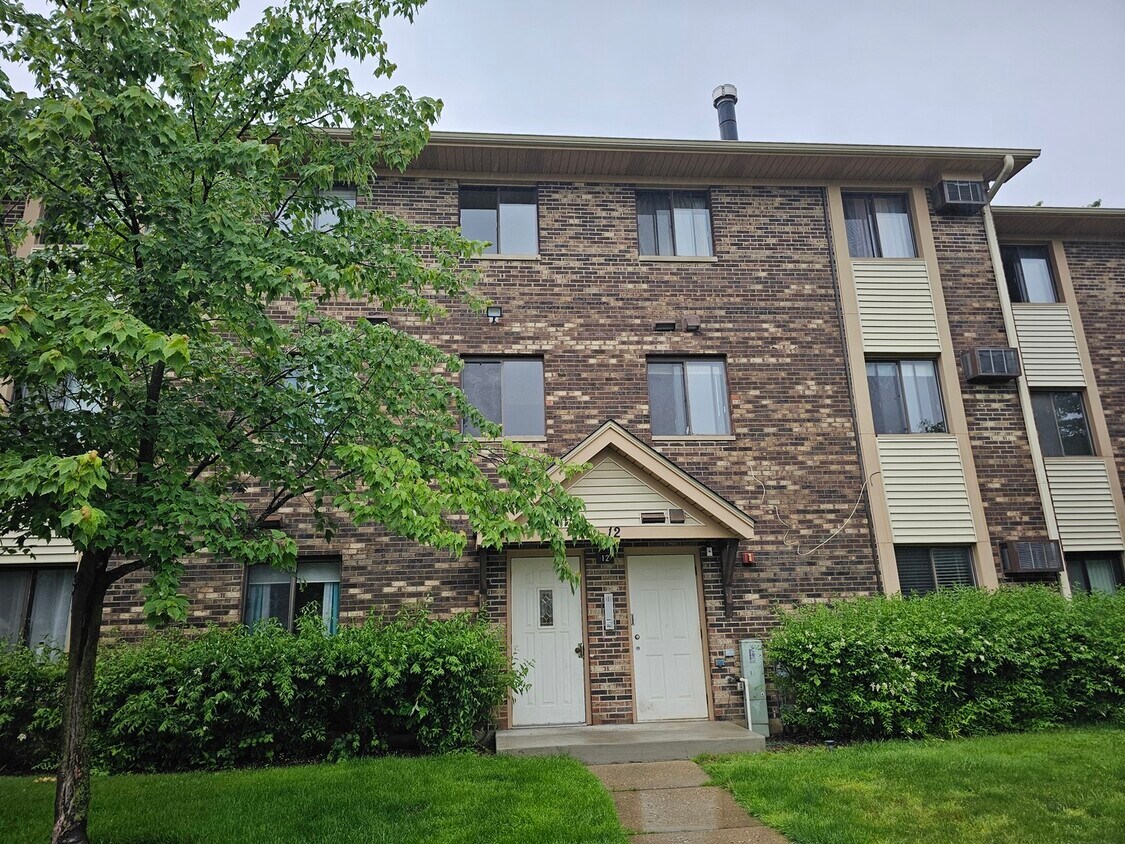 Primary Photo - 12 Parkside Ct