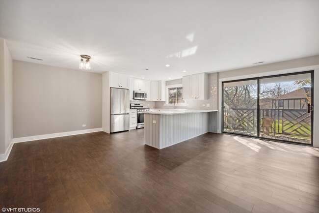 Building Photo - 1704 Lakecliffe Dr