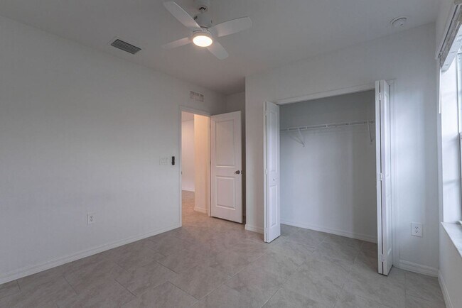 Building Photo - Brand New 6 Bedroom