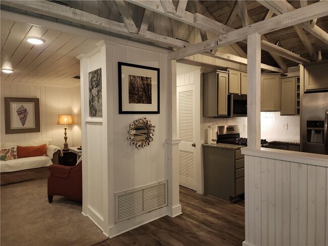 Building Photo - 6523 Village Point Dr