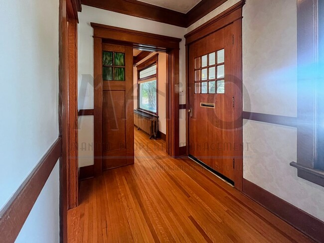 Building Photo - Beautiful South Hill Craftsman