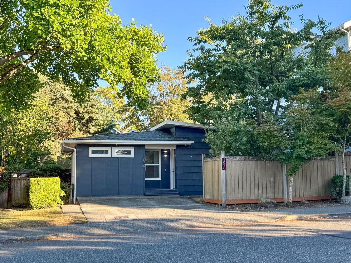 Primary Photo - MOVE IN SPECIAL!! Newly Updated 4 Bedroom ...