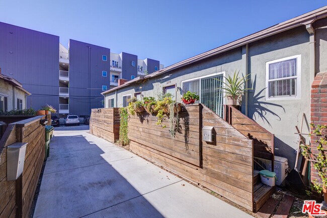 Foto del edificio - 3216 Bellevue Ave