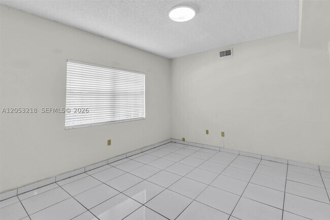 Foto del edificio - 10018 Hammocks Blvd