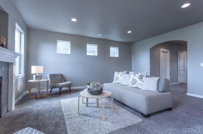 Foto del edificio - Newer Redmond Home with Extended 2 Car Gar...