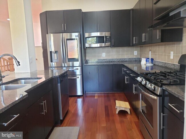 Building Photo - 23412 Evening Primrose Square