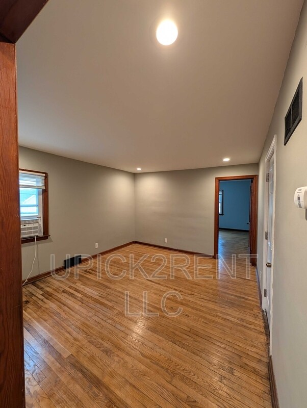 Foto del edificio - 215 S Ewing St