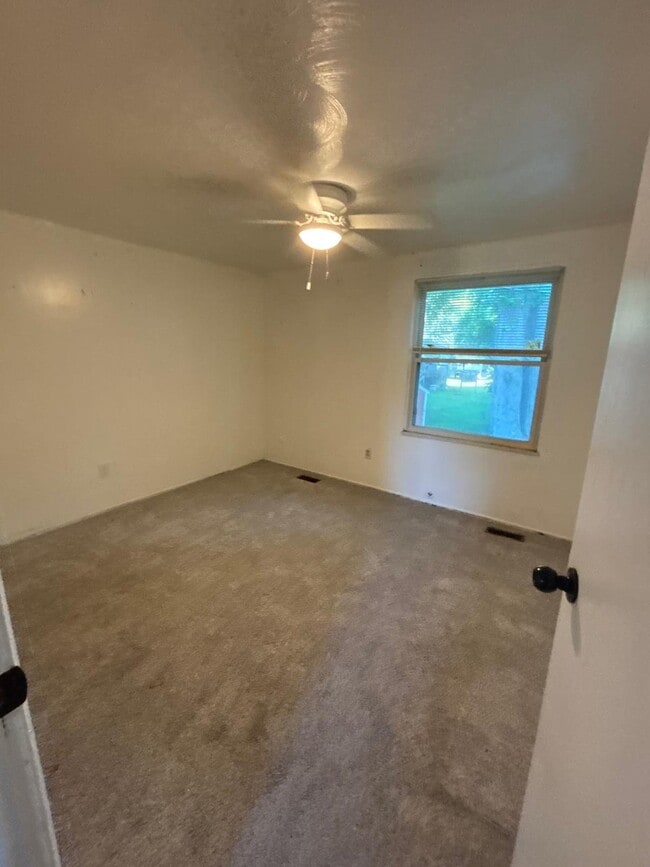 Building Photo - 432 Hunters Trail Dr