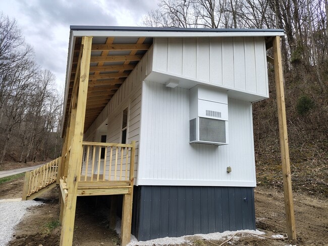 Building Photo - 375 Ester Spur Rd