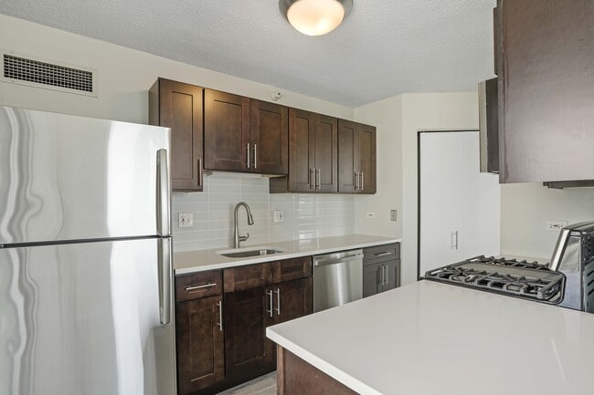 Photo - 490 N State St Apartment