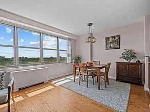 Building Photo - 555 Kappock St