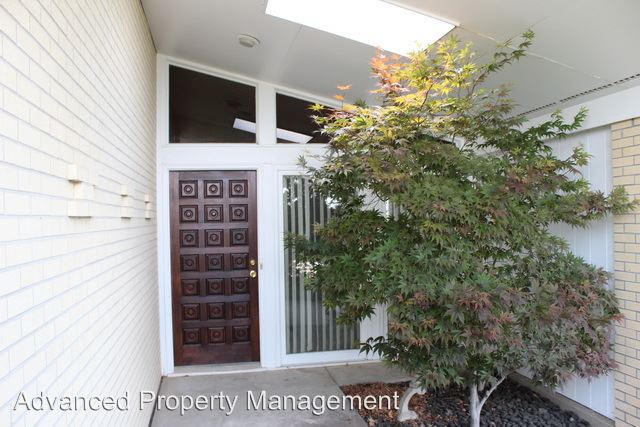 Building Photo - 121 N Dartmouth Dr