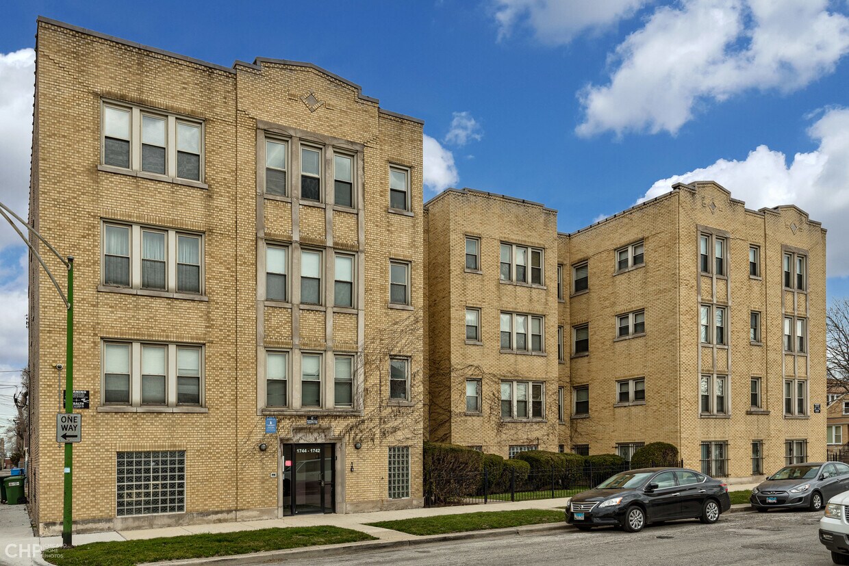 Primary Photo - 1740 W 81st St
