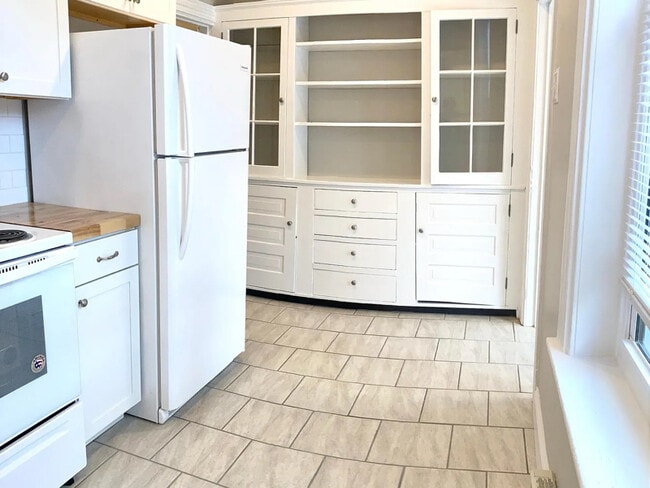 Building Photo - 77 E Broad St