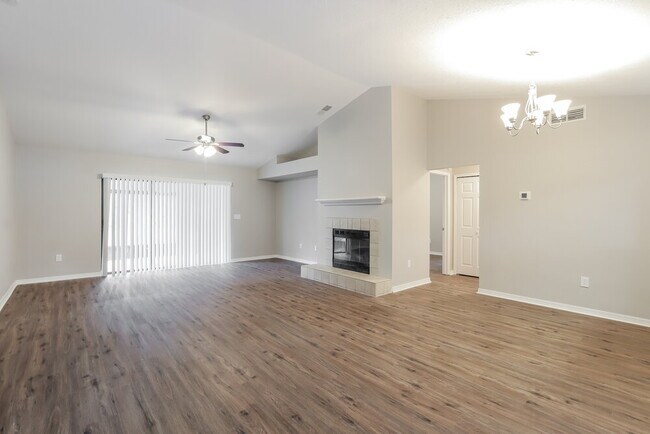 Foto del edificio - 9735 Fox Chapel Rd