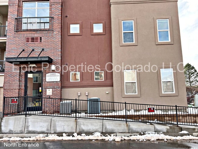Building Photo - GORGEOUS Bright & Spacious 2 bedroom / 2 bath Modern Condo!
