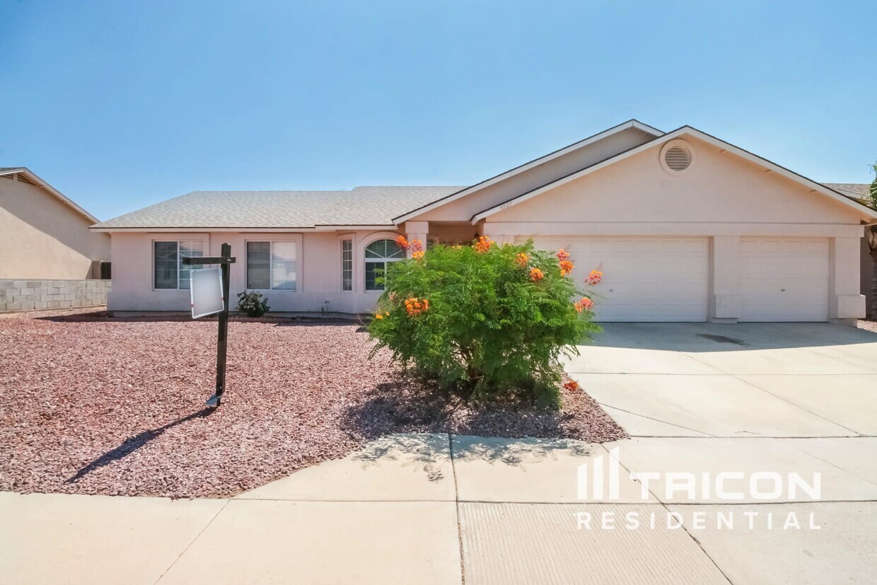 Foto principal - 9327 E El Paso St