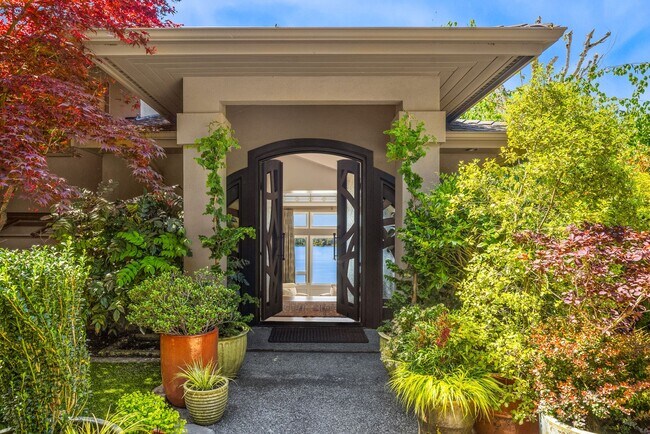Foto del edificio - 7447 W Mercer Way