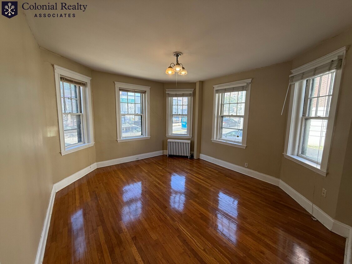 Foto principal - 319 Allston St