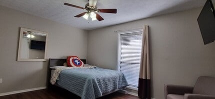 Building Photo - 704 Dunbar Dr